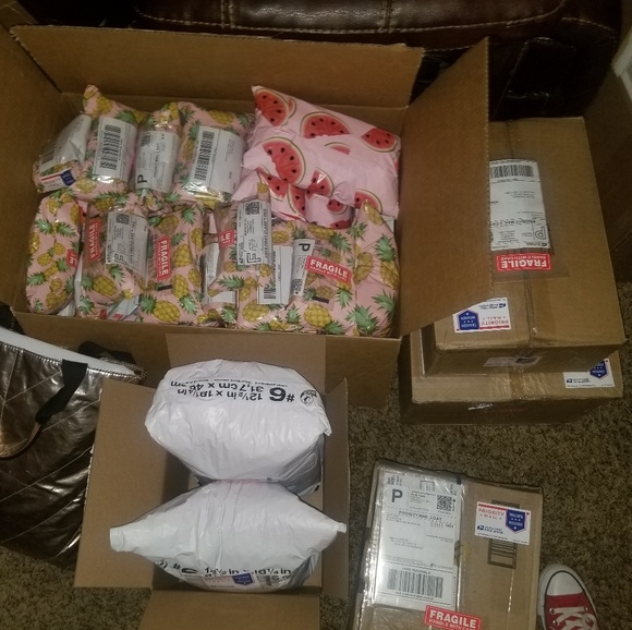 ALL SHIPMENTS OUT TODAY ♡